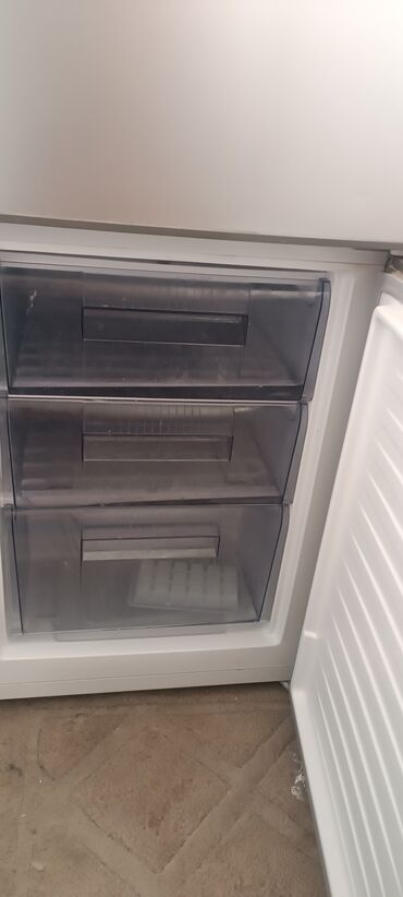 холодильник серый: Холодильник Avest, Б/у, Двухкамерный
