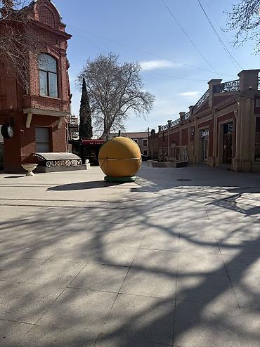 Otaqların günlük kirayəsi: Kirayə verilir: geniş və rahat mansard tipli otaq Xüsusiyyətlər: - — 3