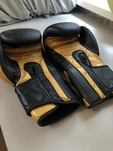спорт перчатки: Продаю перчатки 14-oz