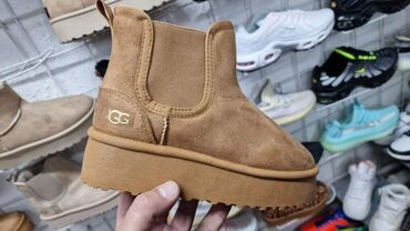 ugg 70 euro: Ugg čizme, bоја - Bež, 41