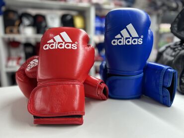 перчатки боксёрские: Перчатки для кикбоксинга и ММА
Материал PU (кожа)
Размеры:10-12oz