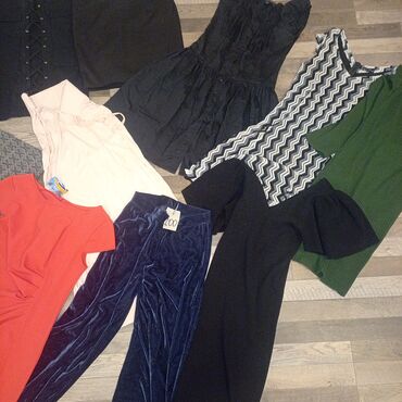 Ostala ženska odeća: Ženska garderoba – raznovrstan paket Sadržaj: - Haljine: crna sa puf — 1