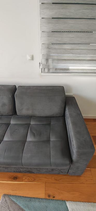 Sofe i kaučevi: Trosed na razvlacenje sa fiokom. Kupljen u Matisu pre 5 godina, veoma — 6