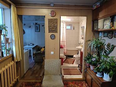 Продажа коттеджей и домов: Продаю дом в Центральной части Бишкека, ул. Суворова. В доме 3 — 8