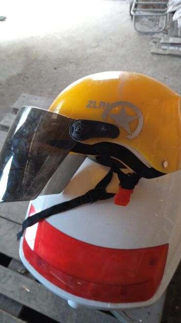 Другие аксессуары: Продаю новый шлем для скутера 1500 сом