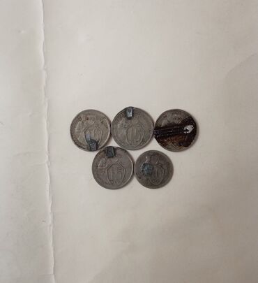 Sikkələr: Dəmir pullar. Qiymət 1-3man arası. 1 ədəd gümus pul -8man. Vatsap — 9