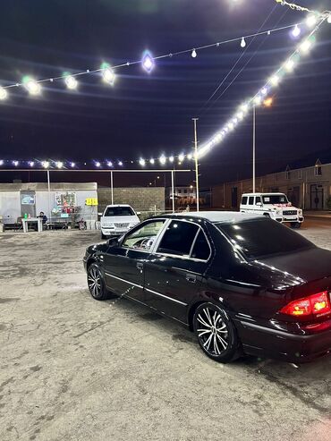 Digər Avtomobillər: Maşın: Qara rəngli sedan Xüsusiyyətlər: - Korpus: 4 qapılı sedan — 4