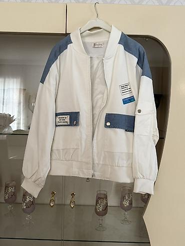 apple watch se nike: Unisex bomber üslubunda yüngül gödəkcə - Rəng: ağ əsas, çiyinlərdə və — 1