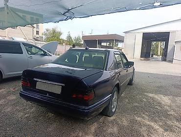 подсветка двери с логотипом марки автомобиля: Mercedes-Benz W124: 1994 г., 2 л, Механика, Бензин, Седан — 9