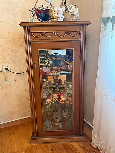 qoz: Klassik üslubda qonaq otağı üçün mebel dəsti Tərkibi: - İki qapılı — 4