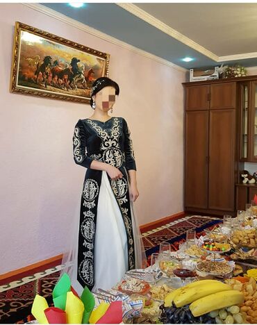 кыргызские национальные платья на кыз узатуу: Кече көйнөгү, Узун модель, Велюр, Жеңдери менен, S (EU 36), M (EU 38)