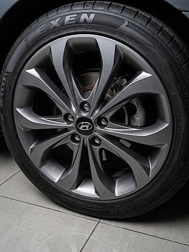 sorento arxa stop: Hyundai Sonata sedan – boz rəngli, dinamik və komfortlu şəhər/tras — 7