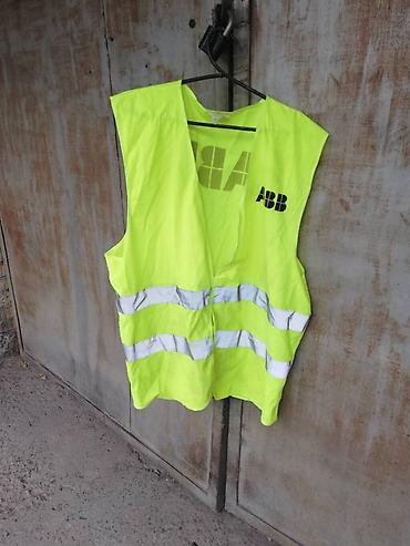 Другие аксессуары: Полики BMW передние(М5)+багажный полик для мерса+жилет для авто+сетка — 4