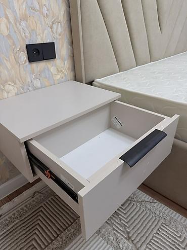 стол офис: АБСОЛЮТНО НОВЫЕ ТУМБЫ Всего за 5000 сом две Подвесные прикроватные — 2