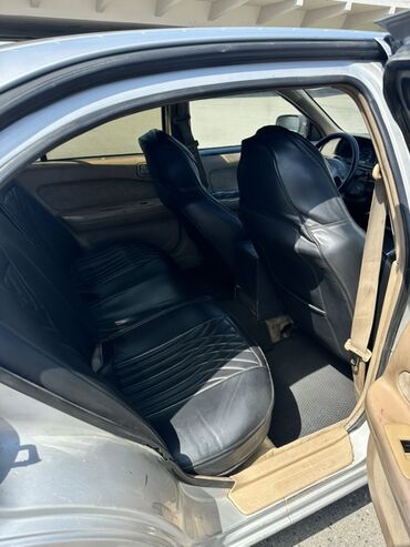 Nissan: Nissan Maxima: 3 l | 1998 il Sedan — 8