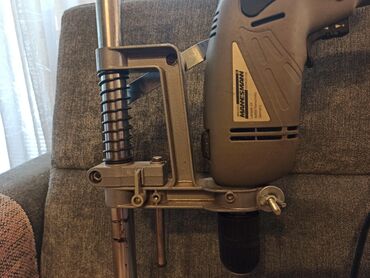 Električne bušilice: Odlično postolje-stalak za bušilicu uz pomoć koga se od obične ručne — 9