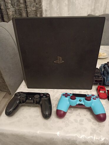 PS4 (Sony Playstation 4): Ps4 pro evdə istifadə edilib ssd kart qoyulub 1 tb surete soz ola