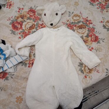 одежда мишка: Детский костюм 
белой мишки. карнавальный костюм. на 2-4 годика