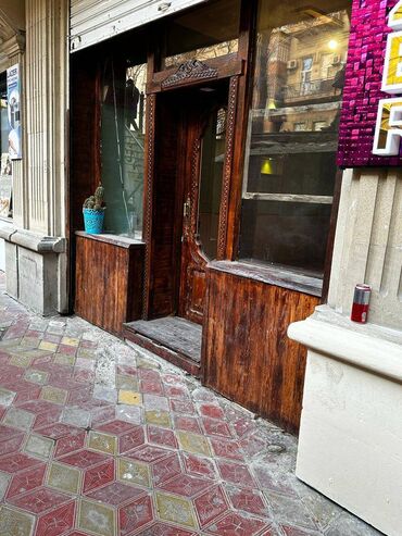 Kommersiya daşınmaz əmlakının satışı: Nizami metrosunun yaxınlığında, Qoç ət restoranın yanında 16 mərtəbəli — 20