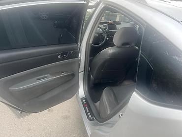 Toyota: Toyota Prius – hibrid hetçbek - Korpus: 5 qapılı hetçbek, gümüşü rəng — 1