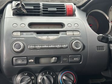 Honda: Honda Fit: 2003 г., 1.5 л, Вариатор, Бензин, Хэтчбэк — 13