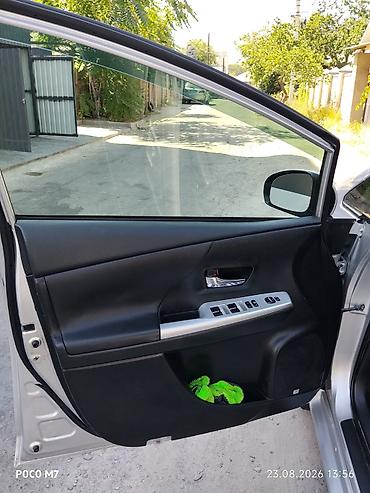 byd e6: Toyota Prius V: 2016 г., 1.8 л, Автомат, Гибрид, Универсал — 9