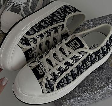 dior canta: Dior krasovka
39 razmer aldim malonerka cixdi — 1