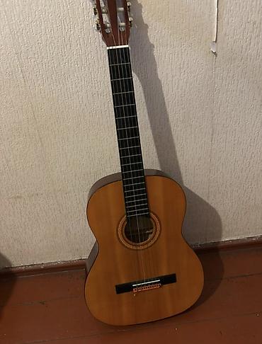 klassik gitara: Klassik akustik gitara - Korpus: ənənəvi klassik forma, təbii ağac — 1