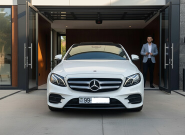 Mercedes-Benz: Mercedes-Benz E-Class: 2 l | 2016 il Sedan — 1