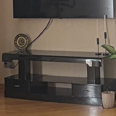 TV stolu / media konsolu - Rəng: qara, parlaq səth - Material: şüşə lalafo.az -da TV stolu / media konsolu - Rəng: qara, parlaq səth - Material: şüşə