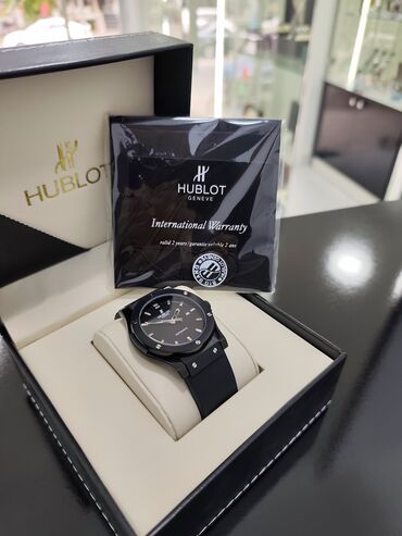 женские кроссовки reebok classic: Новый, Наручные часы, Hublot, цвет - Черный
