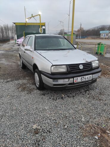 Volkswagen: Volkswagen Vento: 1993 г., 1.8 л, Механика, Бензин, Седан