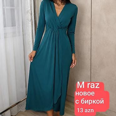 Donlar: Uzun qollu, V yaxalıqlı, maksi uzunluqda zümrüd-yaşıl paltar. Qayçı — 1