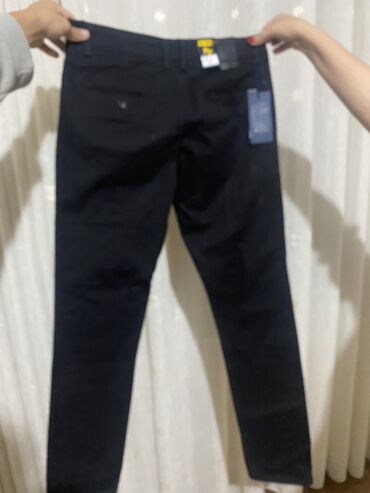 костюмные мужские брюки: Продаю джинсы школьные размер на фото Причина продажи: не подошёл