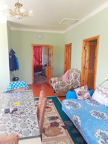 neapol dairesinde kiraye evler: 4 otaqlı mənzil 140кв - Geniş və işıqlı zal: divarları açıq yaşıl — 2
