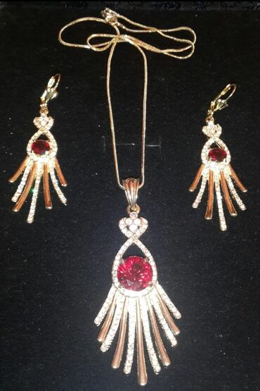 Tar: Tebii dawlar xolsidon 55 manat ve bijuterialar — 2