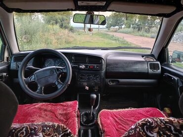 срочно срочно продам машину: Volkswagen Golf: 1998 г., 1.8 л, Механика, Бензин, Хэтчбэк