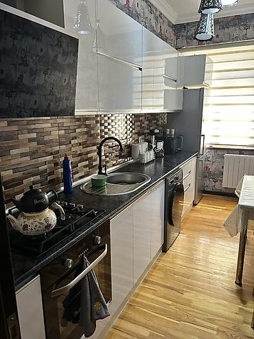 apşifka tavan: Mənzilin daxili: zövqlü təmirli, işıqlı və səliqəli planlaşdırma. - — 10