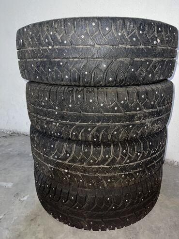 донголок r15: Шины 185 / 65 / R 15, Зимняя шипованая, Б/у, Комплект, Bridgestone