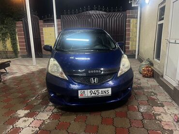 авторынок кыргызстан бишкек авто продажа сегодня: Хэтчбек Honda Fit в синем цвете, идеально подходящий для городских