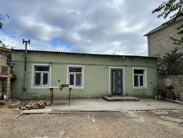Həyət evləri və villaların satışı: Ev Balaxanı qəsəbəsində 4 saylı məktəbin yaxınlığında yerləşir. Ev