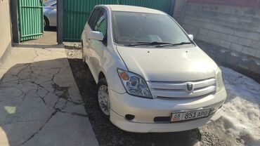 Toyota: Toyota ist: 2003 г., 1.3 л, Автомат, Бензин, Седан