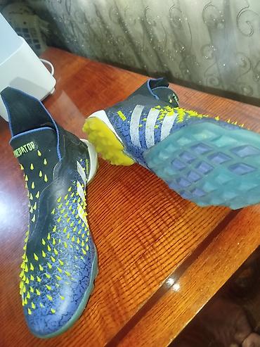 корт: Футбольные сороконожки Adidas Predator freak (без шнурков) Размер — 2