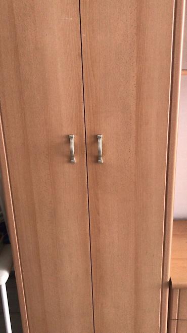 study table: Гостиная стенка из ЛДСП в светло-буковом оттенке с металлической — 4