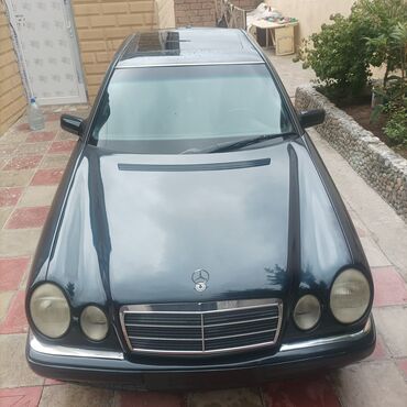 mersedes kupe: Mercedes-Benz E 230: 2.3 l | 1997 il Sedan