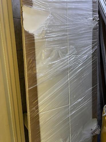 kil: Ağ rəngdə interyer qapısı dəsti Tərkib: - Ağ rəngli panel qapı — 1