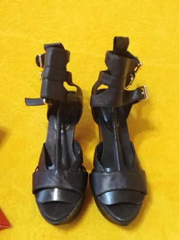 italijanske kozne sandale broj: Sandals, 40