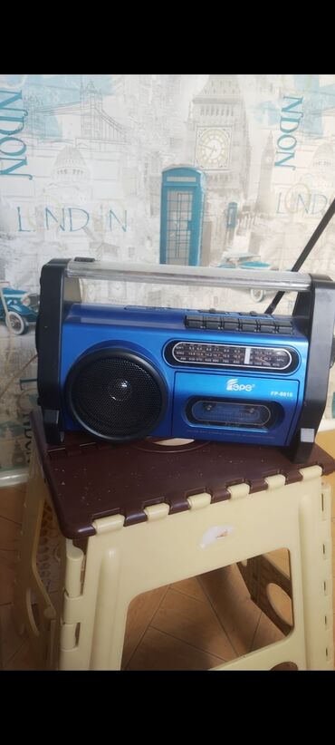 Minidisk və disk pleyerlər: Tep teze retro radio her yeri isleyir. Fanari var asilqani var