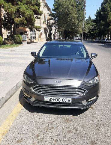Opel: Tünd boz rəngdə Ford Fusion sedan avtomobili. Avtomobil geniş ön