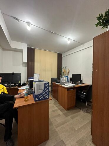 ремонт офис: Продаю Офис 82 м², С ремонтом, С мебелью, Многоэтажное здание, Цокольный этаж